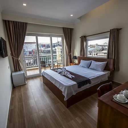 Phnom Penh Le Vincent Hotel Exterior photo