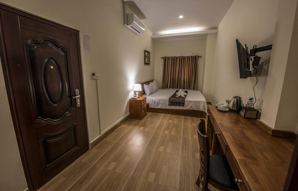 Phnom Penh Le Vincent Hotel Exterior photo